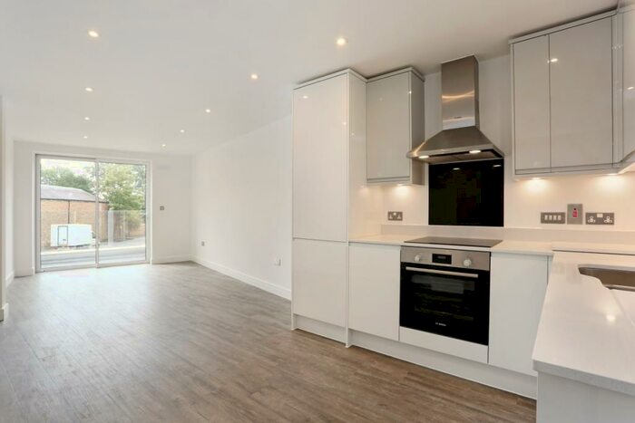 1 Bedroom Flat To Rent In Acre Passage Windsor, SL4