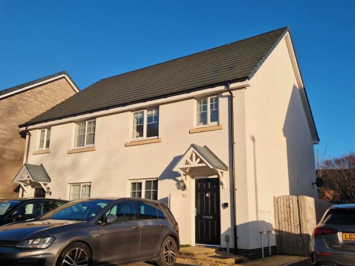 3 Bedroom Semi-Detached House For Sale In Llys Penfro, Porthcawl, CF36