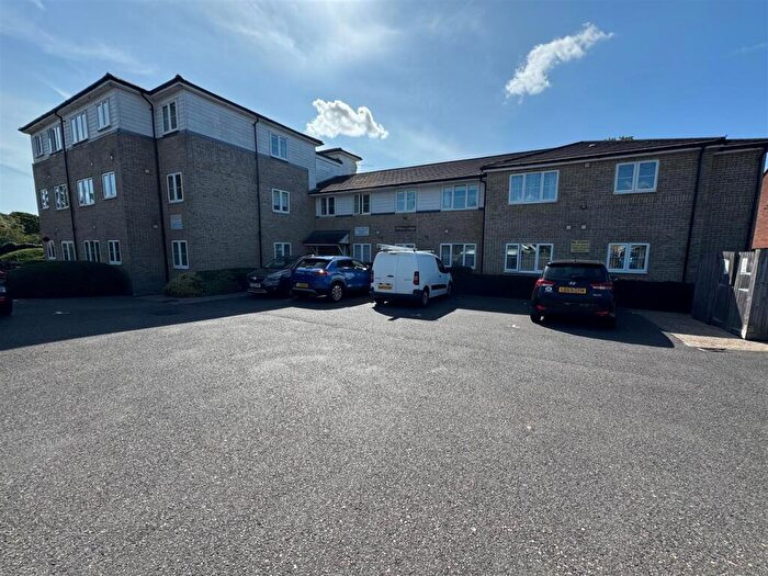 1 Bedroom Retirement Property For Sale In Hart Road, Thundersley, SS7