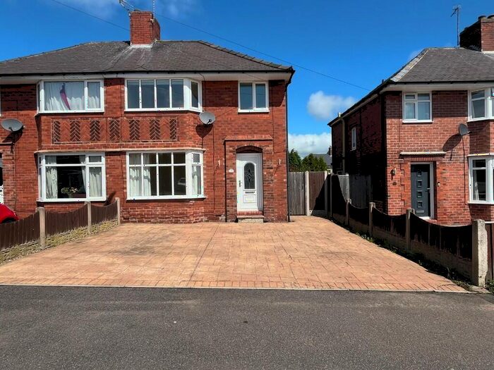 3 Bedroom Semi-Detached House To Rent In Selhurst Road, Newbold, Chesterfield, Derbyshire, S41