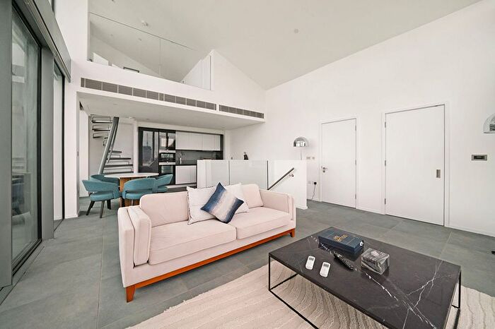 2 Bedroom Flat For Sale In Dollar Bay, London, E14