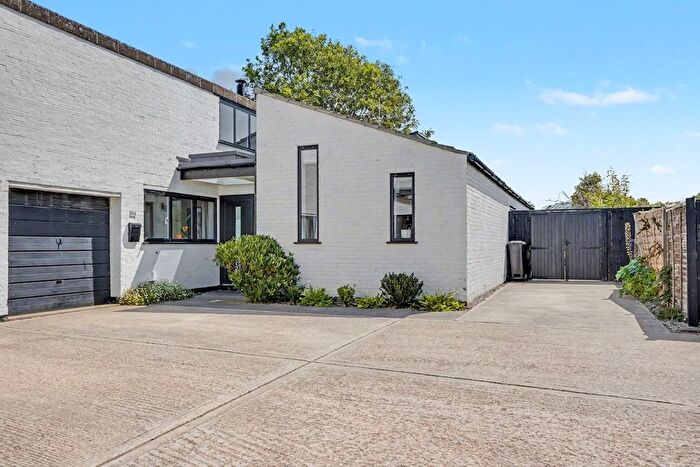 5 Bedroom Link Detached House For Sale In Pound Way, Swaffham Bulbeck, CB25