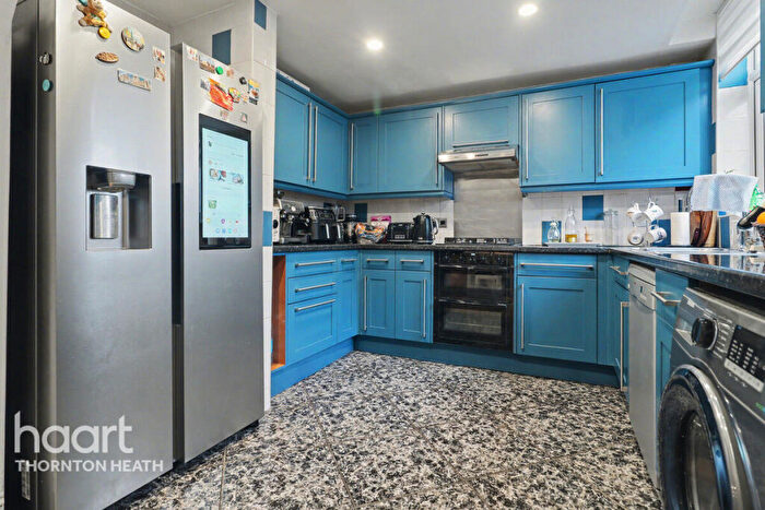 3 Bedroom End Of Terrace House For Sale In Malvern Road, Thornton Heath, CR7