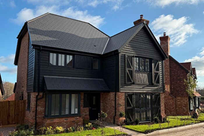 4 Bedroom Detached House For Sale In London Road, Gillingham, ME8