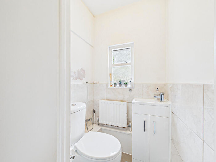 1 Bedroom Flat To Rent In Farnaby Road, Bromley, Kent, BR1