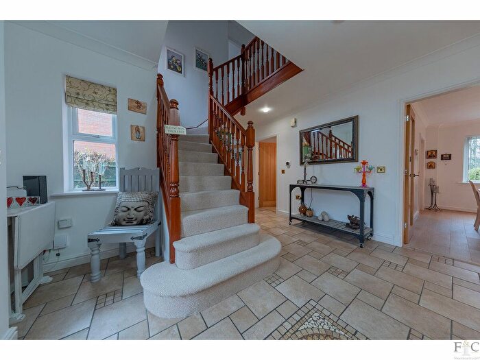 5 Bedroom Detached House For Sale In Woodlands Close, Leicester, LE2