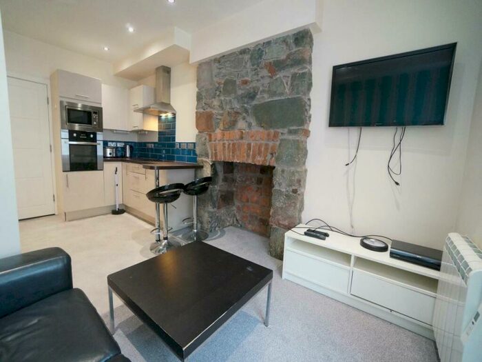 1 Bedroom Flat To Rent In High Street, Bangor, Gwynedd, LL57