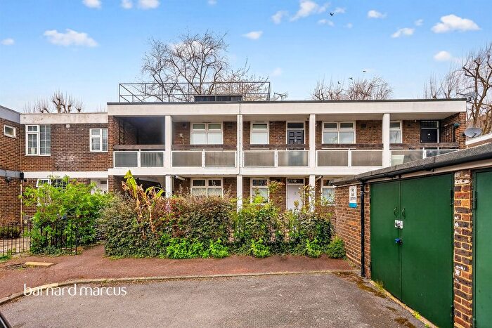 1 Bedroom Flat For Sale In Dickens Estate, London, SE16