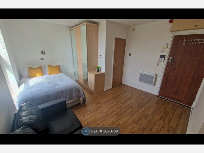 Studio To Rent In Birch Polygon, Manchester, M14