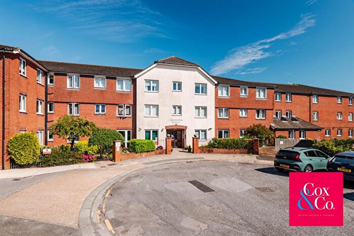 2 Bedroom Retirement Property For Sale In St Peters Close, Holmes Avenue, Hove, BN3