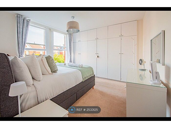 2 Bedroom Flat To Rent In Canfiled Gardens, London, NW6