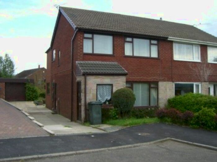 3 Bedroom Semi-Detached House To Rent In Bank Close, Littleborough, OL15