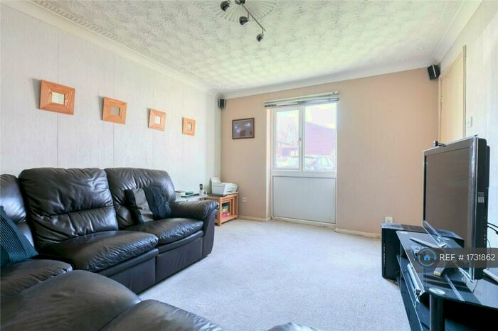 3 Bedroom End Of Terrace House To Rent In Evedon, Bracknell, RG12