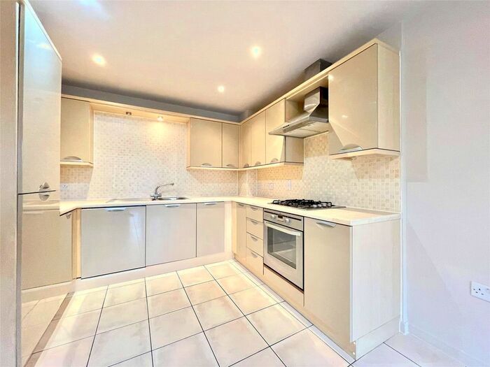 4 Bedroom Town House To Rent In Aphelion Way, Shinfield, Berkshire, RG2