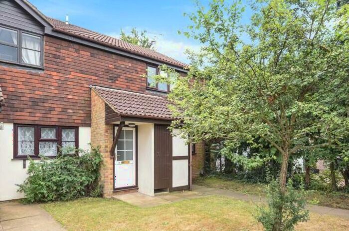 1 Bedroom Maisonette To Rent In Lindley Road, Walton-On-Thames, Surrey, KT12