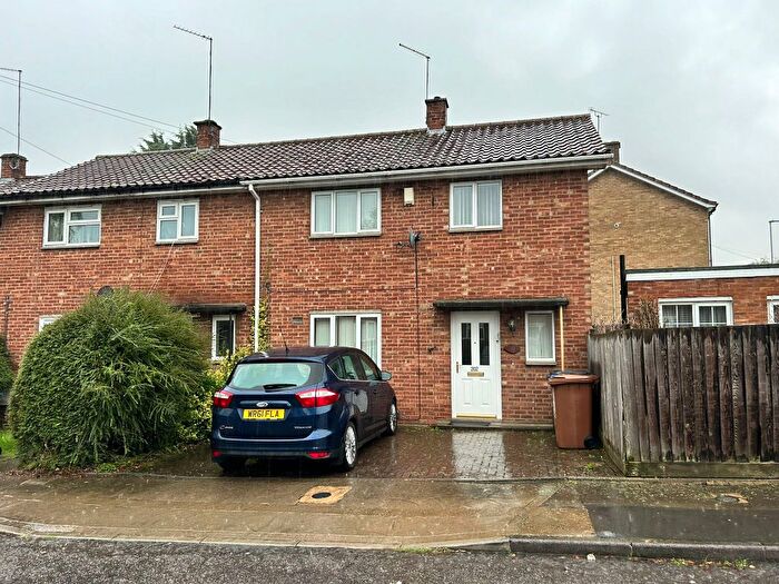 3 Bedroom Semi Detached House To Rent In Broadmead Avenue, Northampton, NN3