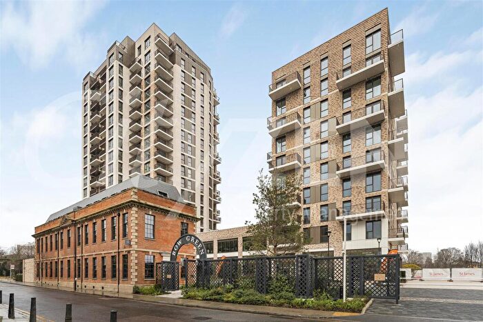 2 Bedroom Flat To Rent In Maple Mews, London, E3