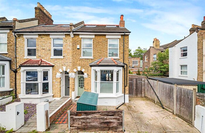 4 Bedroom Detached House For Sale In Holdenby Road, London, SE4