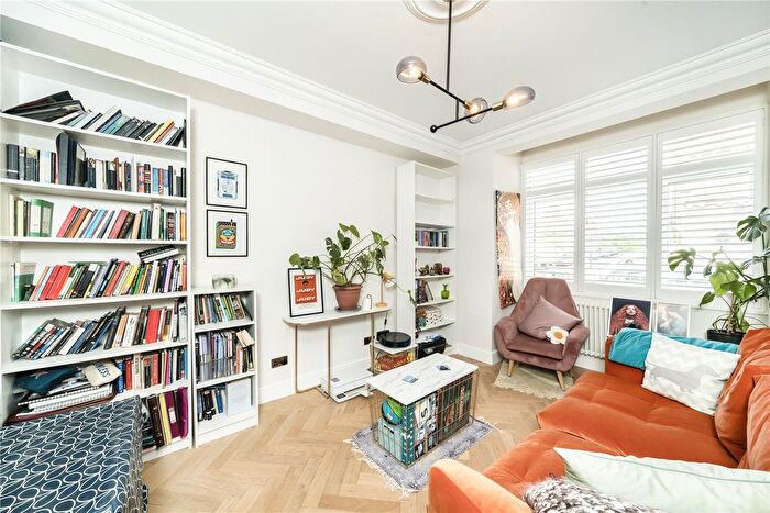 2 Bedroom Flat To Rent In Ellison Road, London, SW16