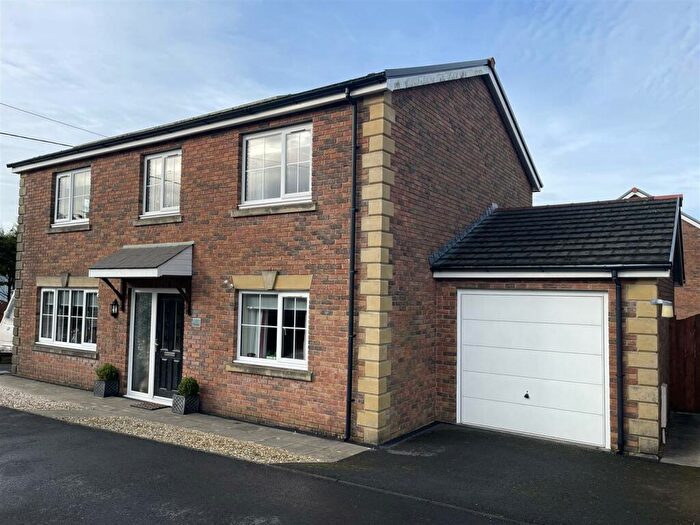 4 Bedroom Detached House For Sale In Llys Anron, Cross Hands, Llanelli, SA14