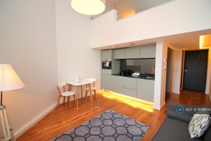 Studio To Rent In Mcdonald Road, Edinburgh, EH7