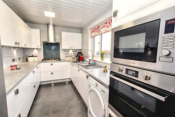 3 Bedroom End Of Terrace House For Sale In Cameron Road, Carluke, ML8