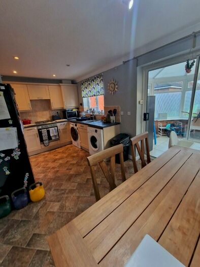 4 Bedroom End Of Terrace House To Rent In Albert Terrace, Newcastle Upon Tyne, NE12