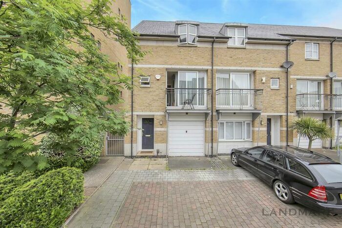 4 Bedroom End Of Terrace House To Rent In Bering Square, London, E14