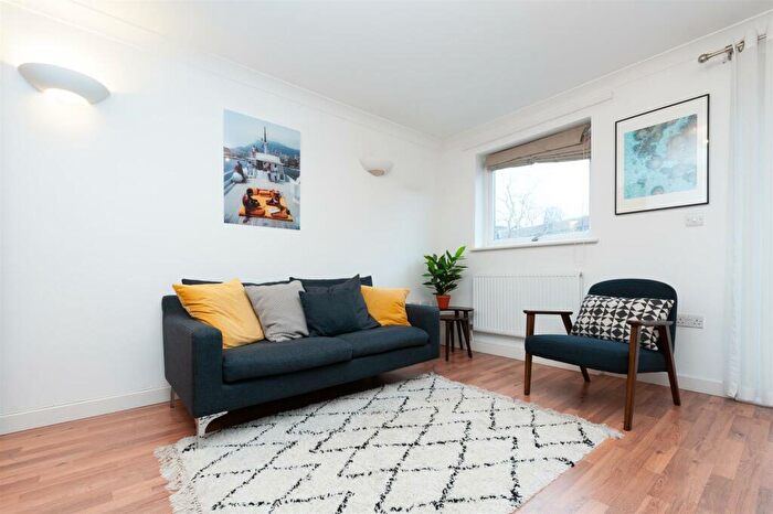 1 Bedroom Flat For Sale In Cazenove Road, London, N16