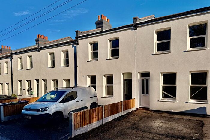 2 Bedroom House To Rent In Brickfield Cottages, SS4