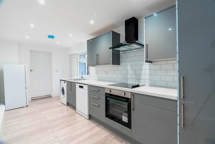 2 Bedroom Flat To Rent In Chillingham Road, Heaton, Newcastle Upon Tyne, NE6