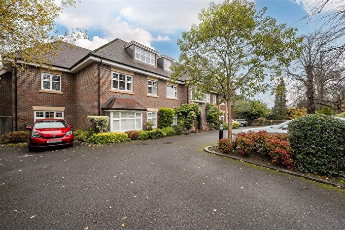 2 Bedroom Flat For Sale In Landen House, Rectory Road, Wokingham, RG40