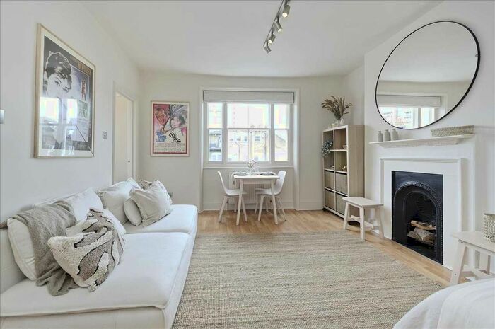 Studio To Rent In Nottingham Place, London, W1U