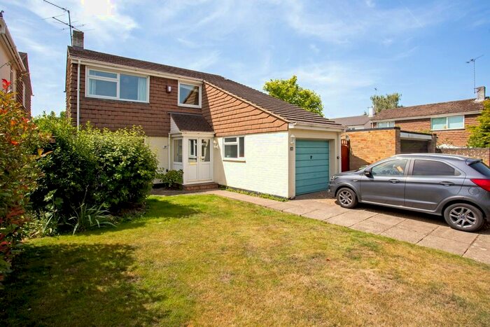 3 Bedroom Detached House To Rent In Fishersdene, Claygate, Esher, KT10