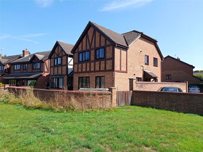 2 Bedroom Apartment For Sale In Downs View, Holybourne, Alton, Hampshire, GU34