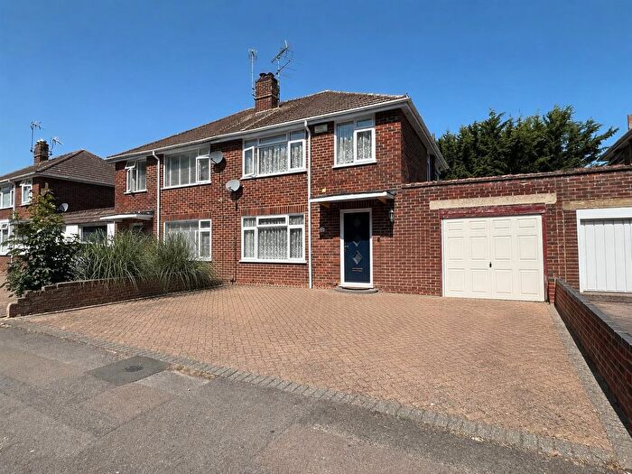 3 Bedroom Semi-Detached House For Sale In Hawthorn Way, Clarke Estate, Basingstoke, RG23