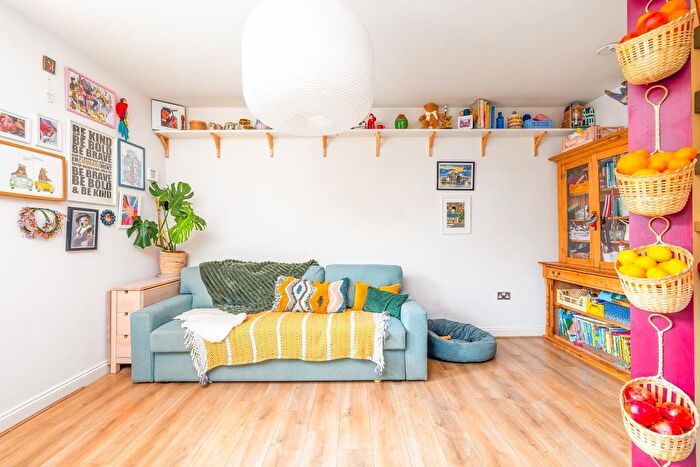 2 Bedroom Flat For Sale In Somerset Terrace, Windmill Hill, BS3