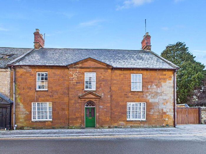 4 Bedroom Semi Detached House For Sale In Park Street, Towcester, NN12