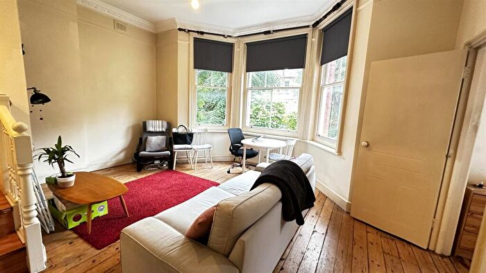 1 Bedroom Flat To Rent In Compayne Gardens, South Hampstead, NW6