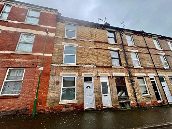 4 Bedroom Property To Rent In Birkin Avenue, Nottingham, NG7