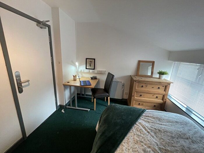6 Bedroom Flat To Rent In Francis Street, Swansea, SA1