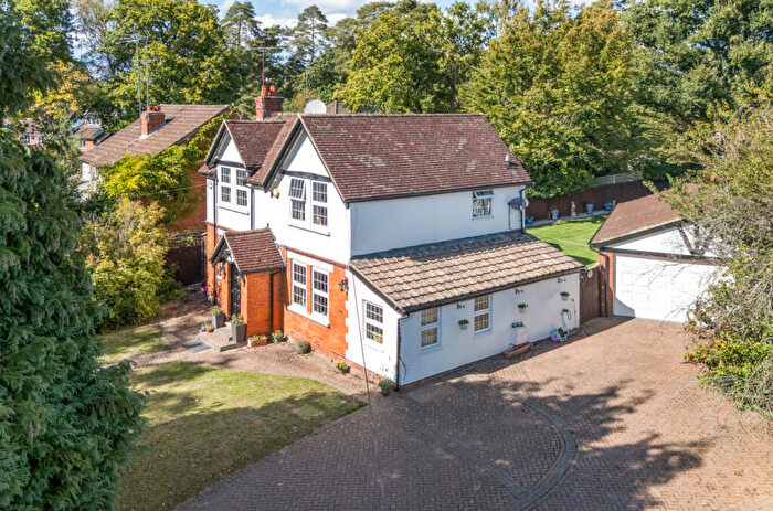 4 Bedroom Detached House For Sale In Hatch Ride, Crowthorne, Berkshire, RG45