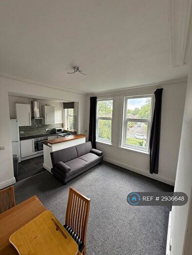 2 Bedroom Flat To Rent In Grove Lane, Leeds, LS6