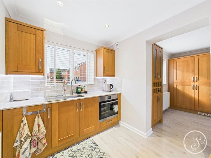 5 Bedroom Detached House For Sale In Oakdale Meadow, Leeds, LS14