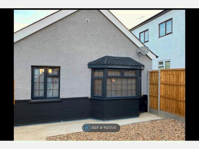 2 Bedroom Bungalow To Rent In Wigmore Road, Gillingham, ME8