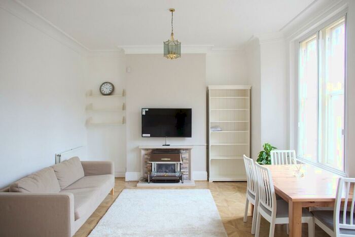 2 Bedroom Flat To Rent In Trelawney Road, Bristol, BS6