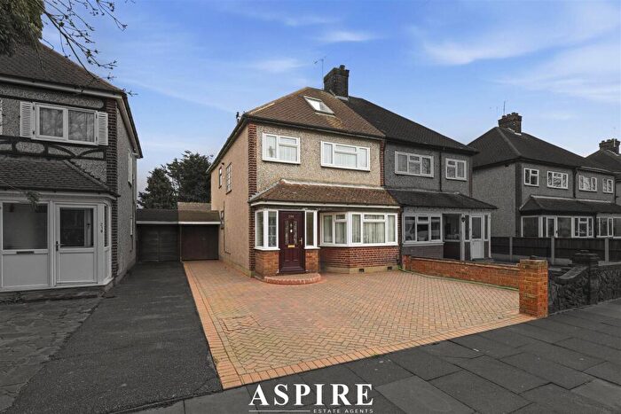 4 Bedroom Semi Detached House For Sale In Bournemouth Park Road, Southend-On-Sea, SS2