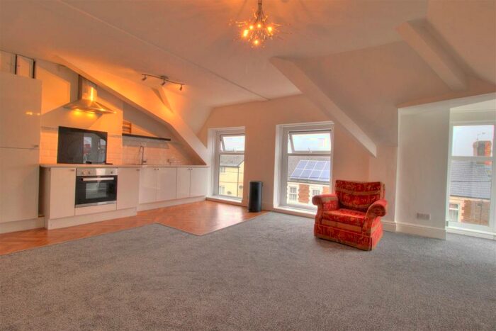 1 Bedroom Flat To Rent In Court Road, Barry, CF63