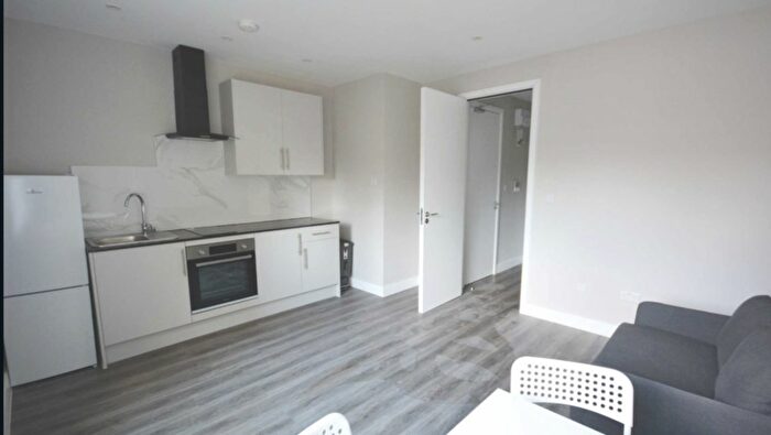 1 Bedroom Flat To Rent In Queens Road, London, NW4