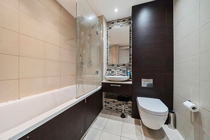 3 Bedroom Flat For Sale In Yabsley Street London, E14